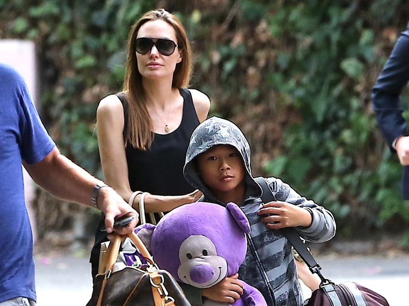 angelina_jolie_800-3.bin