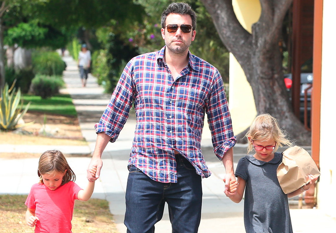 ben-affleck-takes-to-go-in-his-classic-car-2.bin