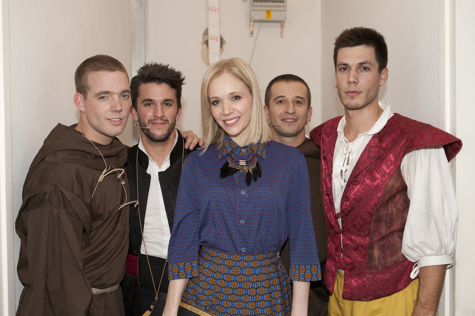 cast-crne-kuce-i-jelena.bin