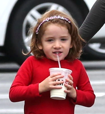 exclusive-alyson-hannigan-and-happy-daughter-satyana.bin