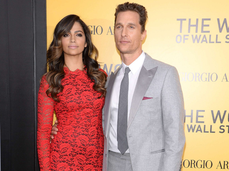 matthew_mcconaughey_i_camila_alves_00.bin