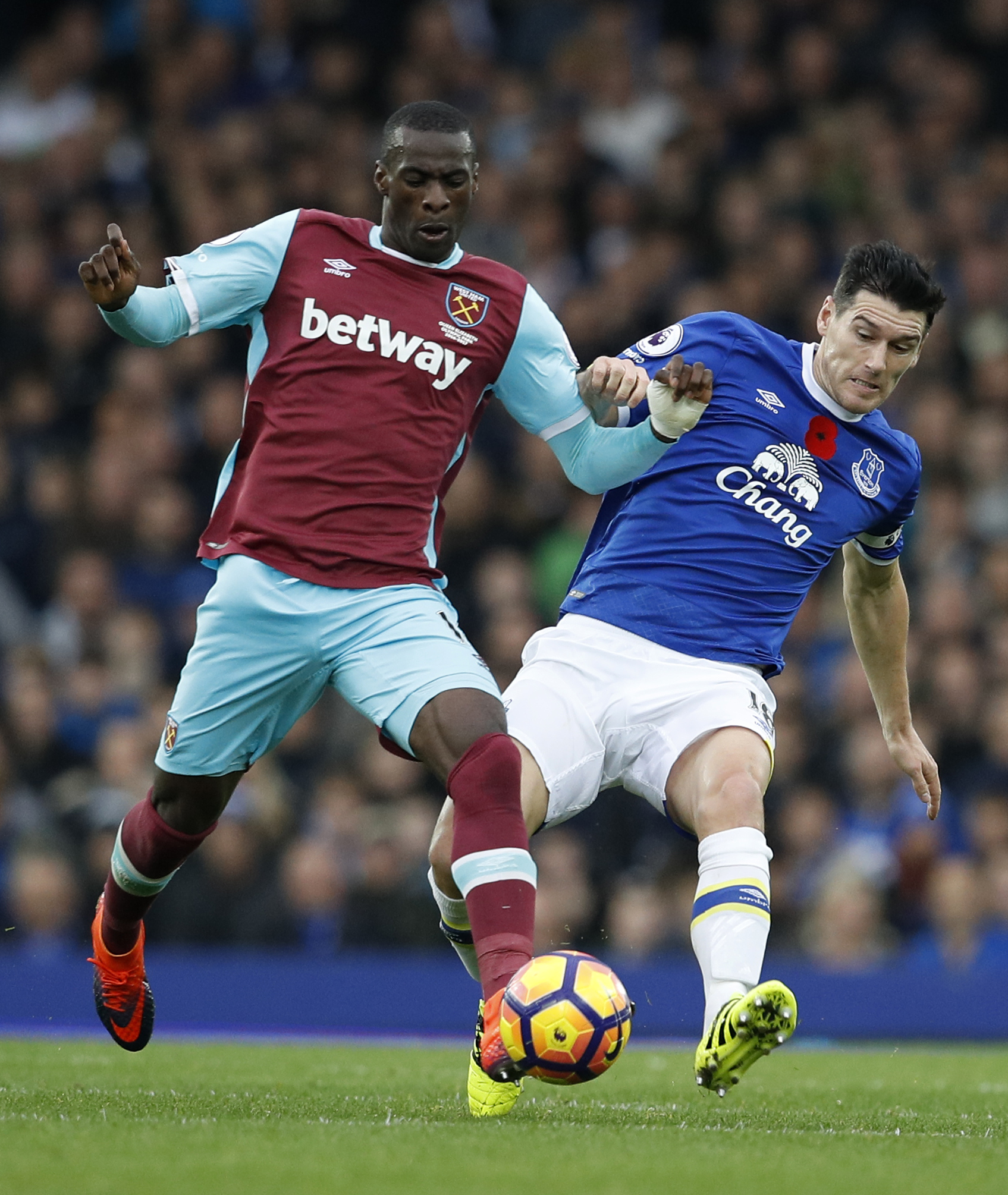 2016-10-30T135859Z_120837539_MT1ACI14656196_RTRMADP_3_SOCCER-ENGLAND-EVE-WHU