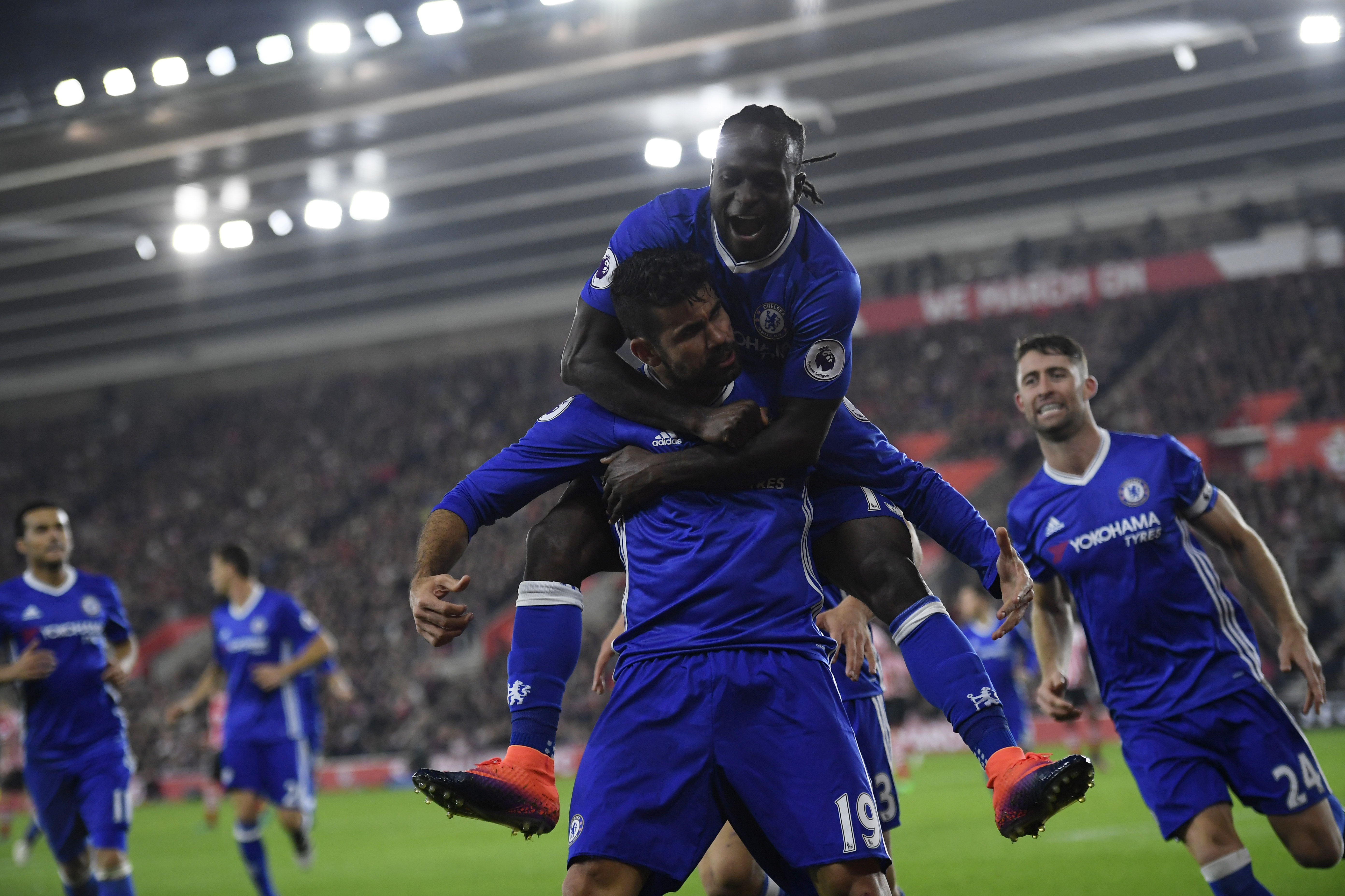 2016-10-30T171730Z_120849450_MT1ACI14656579_RTRMADP_3_SOCCER-ENGLAND-SOU-CHE