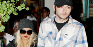 aguilera_christina_05_030111_316.bin