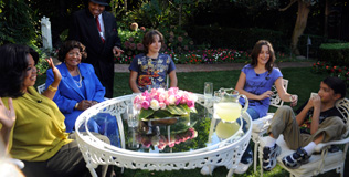 jackson_prince-paris_blanket_oprah_091110_316.bin