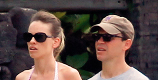 swank_hilary_200810_316.bin