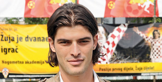 bara_andy_190809_316.bin