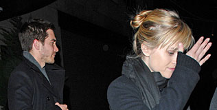 gyllenhaal_witherspoon_30408_316.bin