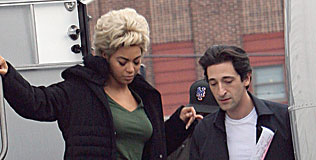 knowles_beyonce_210308_316.bin