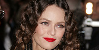 paradis_vanessa_280308_316.bin