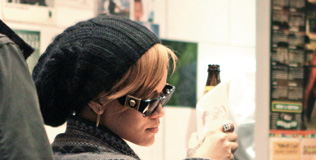 rihanna_041209_316.bin