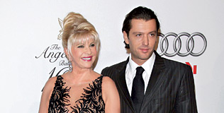 trump_ivana_230408_316.bin