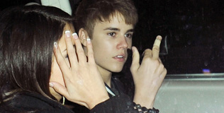 bieber_gomez_030311_316.bin