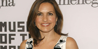 hargitay_mariska_070411_316_1.bin