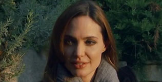 jolie_angelina_281111_316.bin