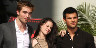 pattinson_stewart_lautner_041111_316.bin