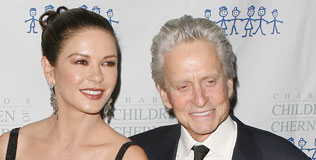 zeta_jones_douglas_221111_316.bin