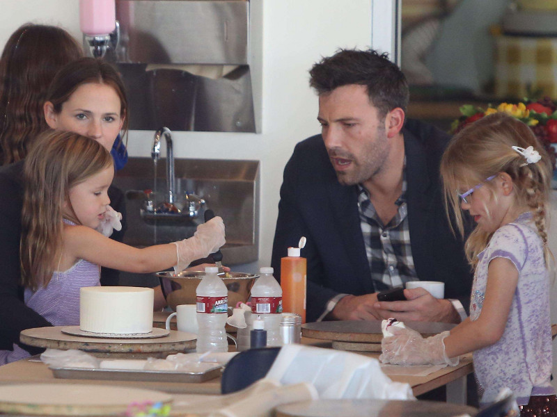 affleck_garner1_291012_800.bin