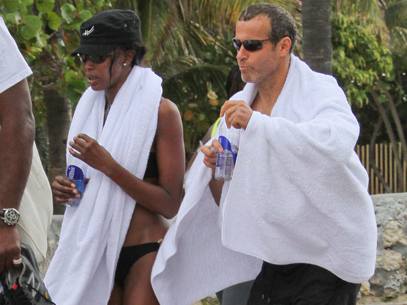 exclusive-naomi-campbell-enjoys-a-beach-day-with-vladislav.bin