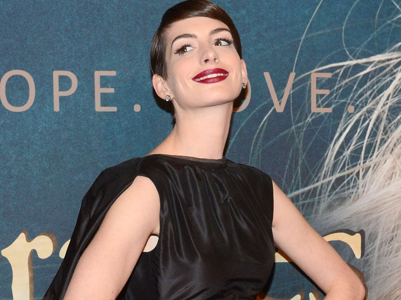 hathaway_anne_111212_800.bin