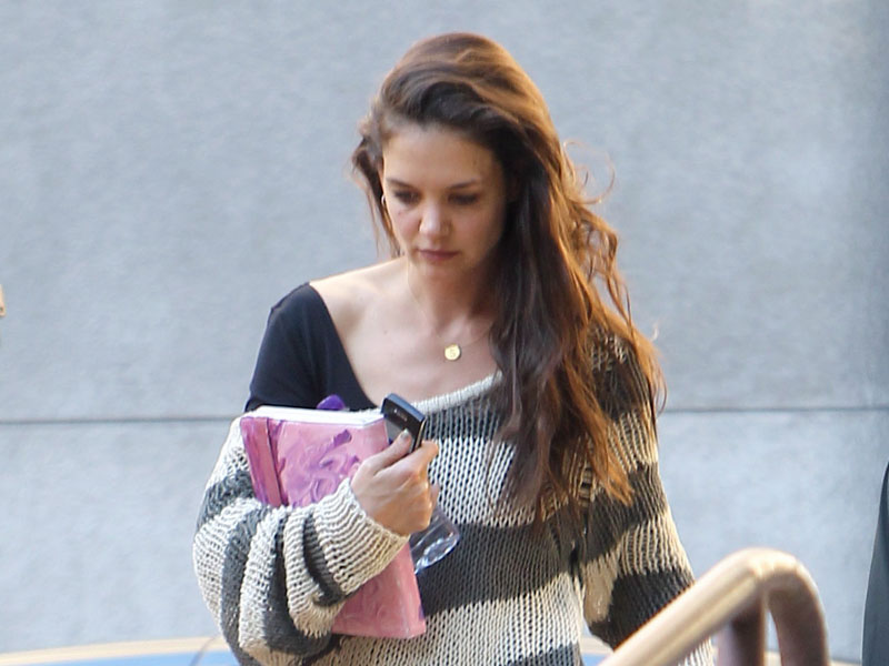 holmes_katie_090212_800.bin