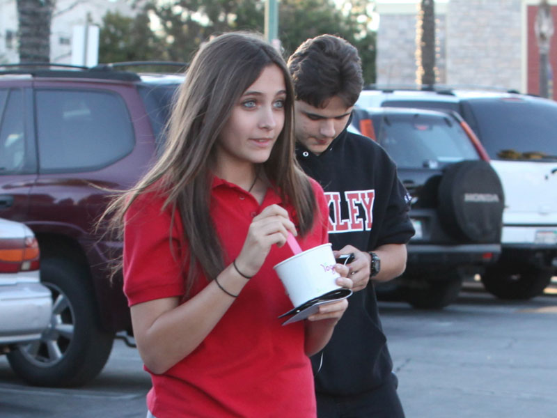 jackson_paris_100112_800.bin