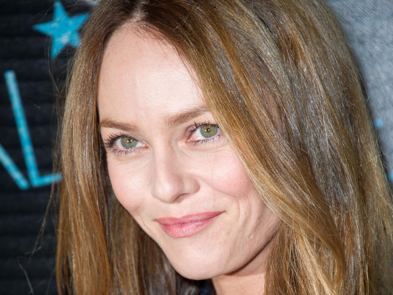 paradis_vanessa_100712_800.bin