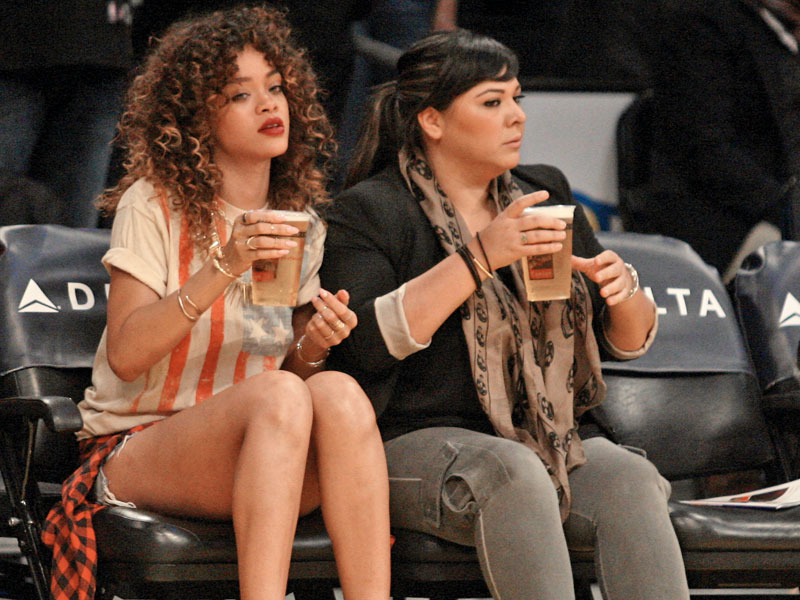 rihanna_130112_800.bin