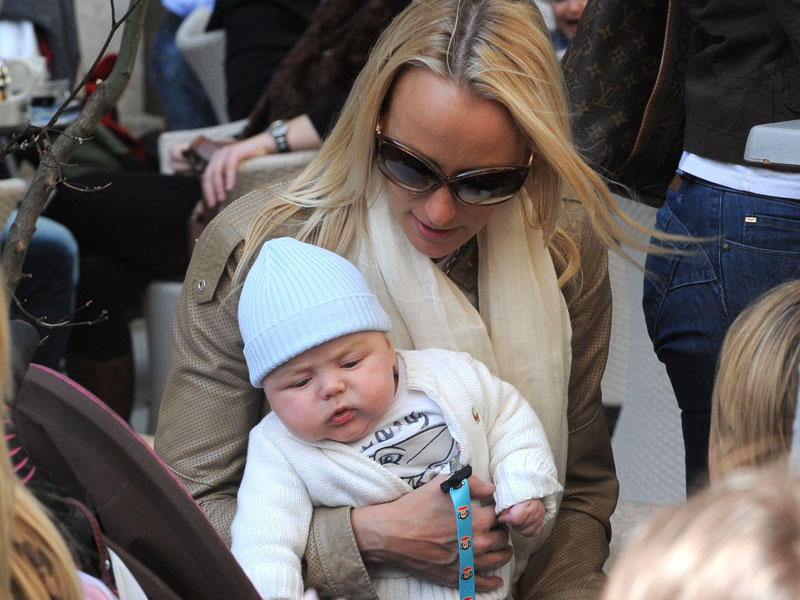 stern_dina_nikola_200312_800.bin