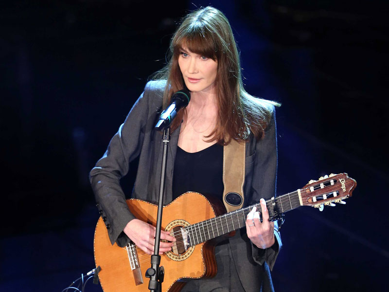 bruni_carla_1402113_800.bin