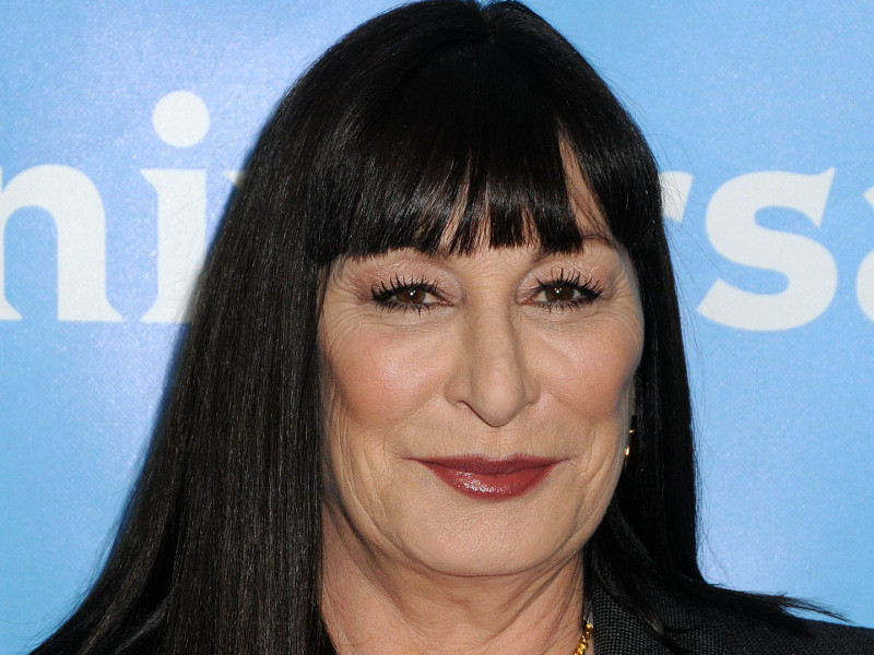 huston_anjelica_080113_8000.bin