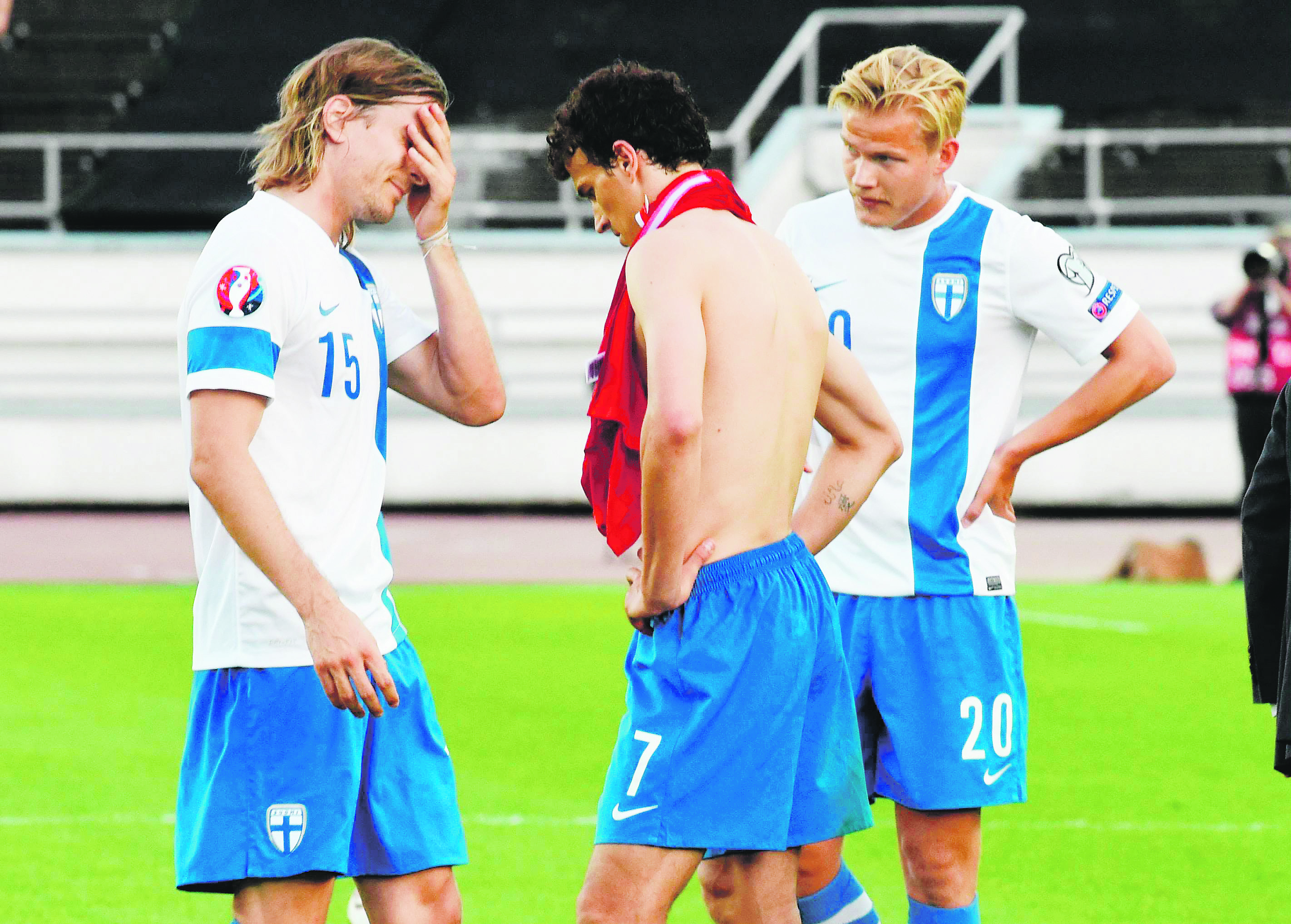 2015-06-13T181252Z_1595494759_GF10000126480_RTRMADP_3_SOCCER-EURO_copy