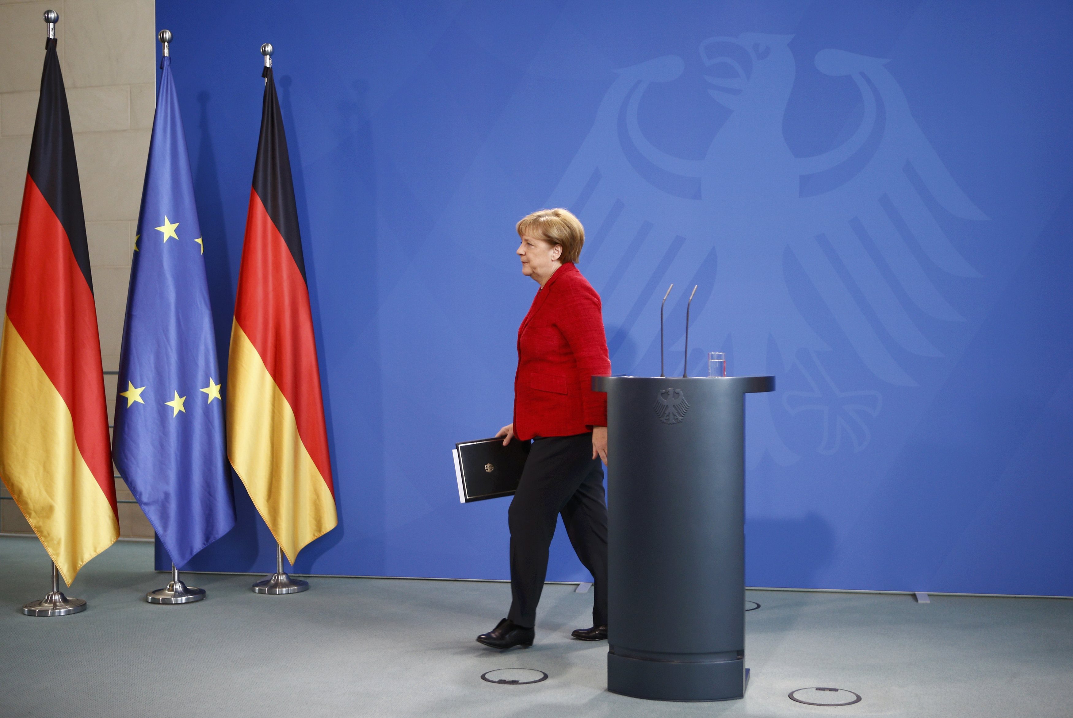 2016-11-09T111205Z_674478654_LR1ECB90V3UOI_RTRMADP_3_USA-ELECTION-REACTION-MERKEL