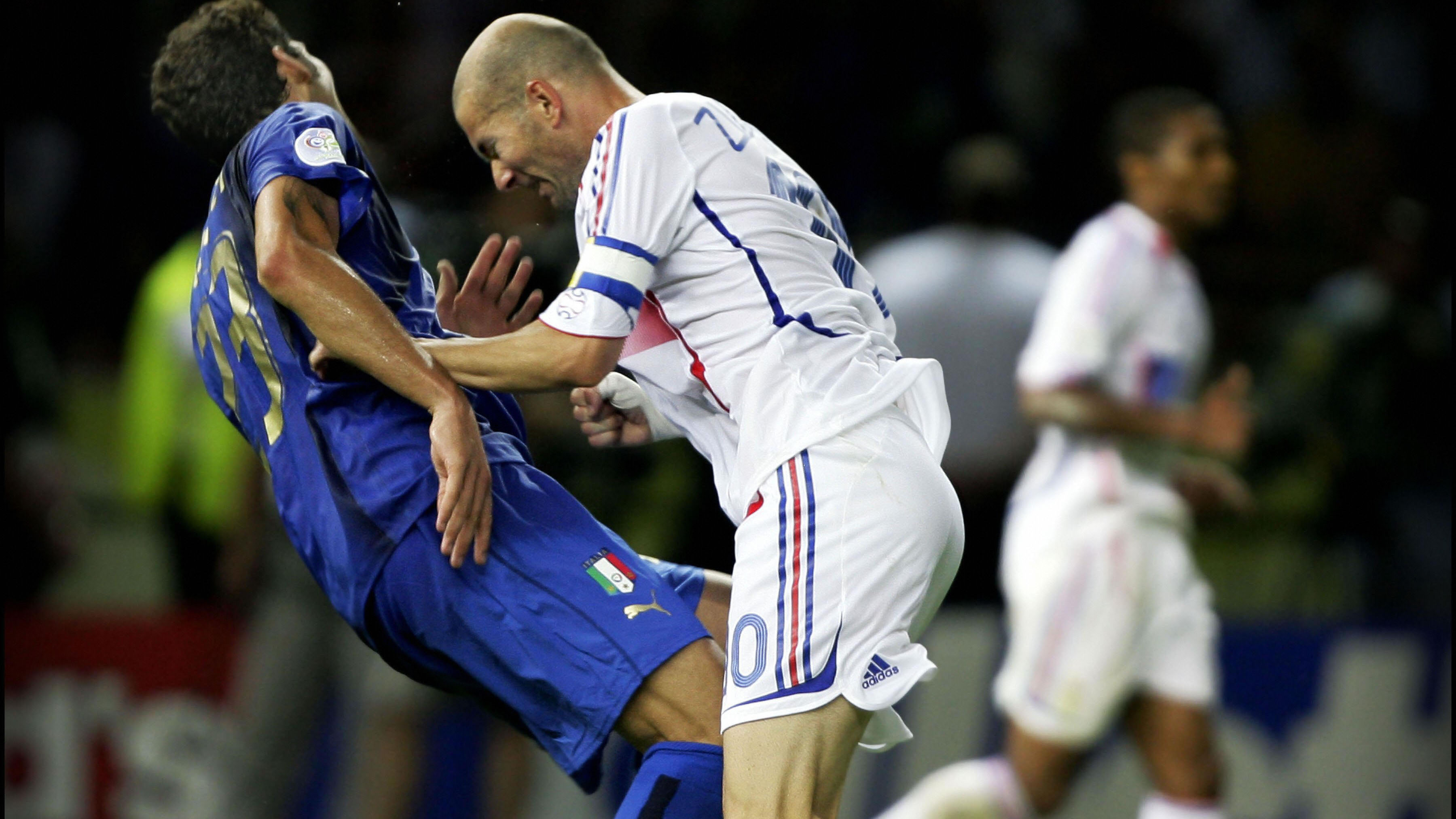 marco-materazzi-zinedine-zidane_1ng0v5l35q89f1hmsmk4zs43tg