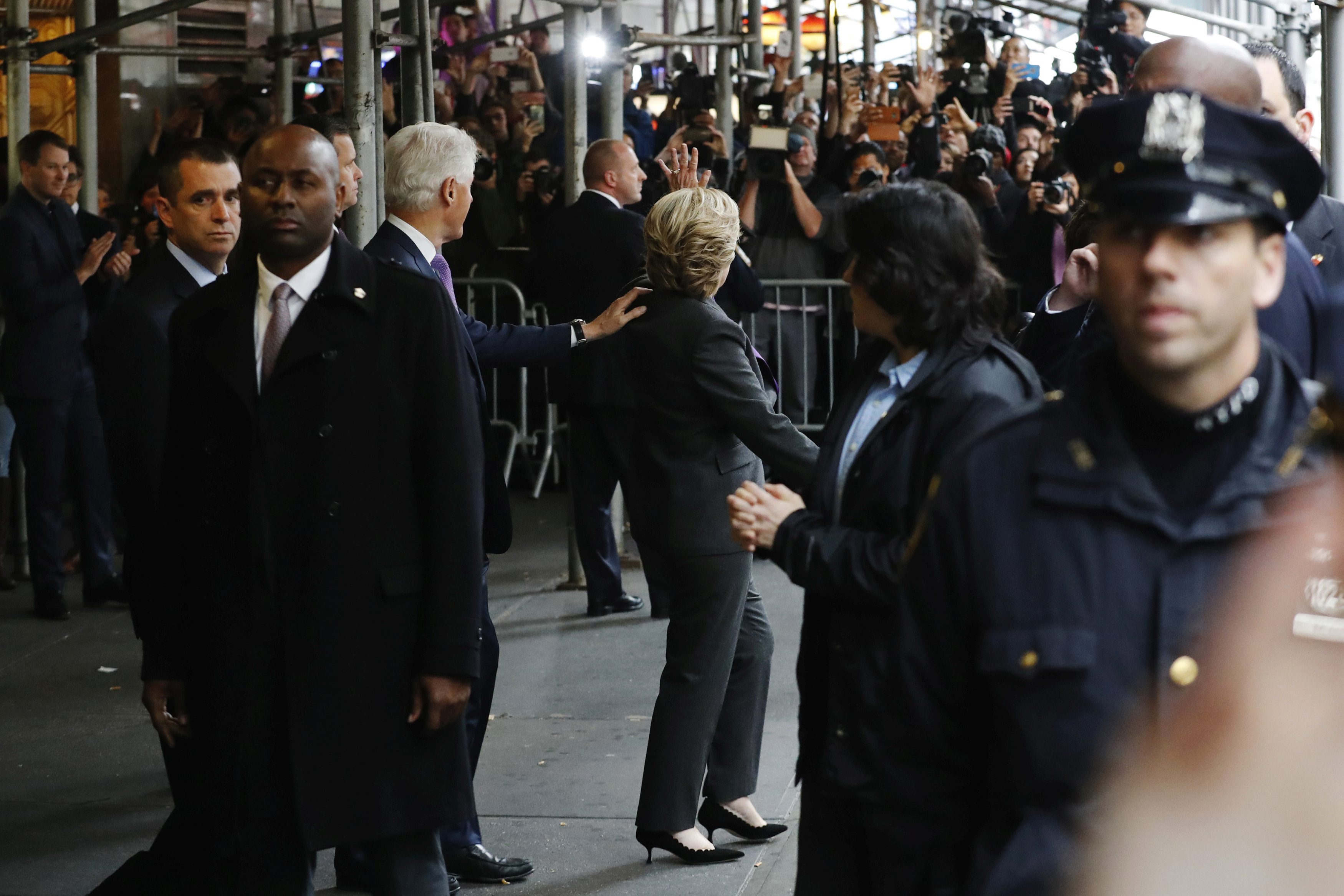 2016-11-10T161547Z_940894953_S1AEUMBDXJAC_RTRMADP_3_USA-ELECTION-CLINTON