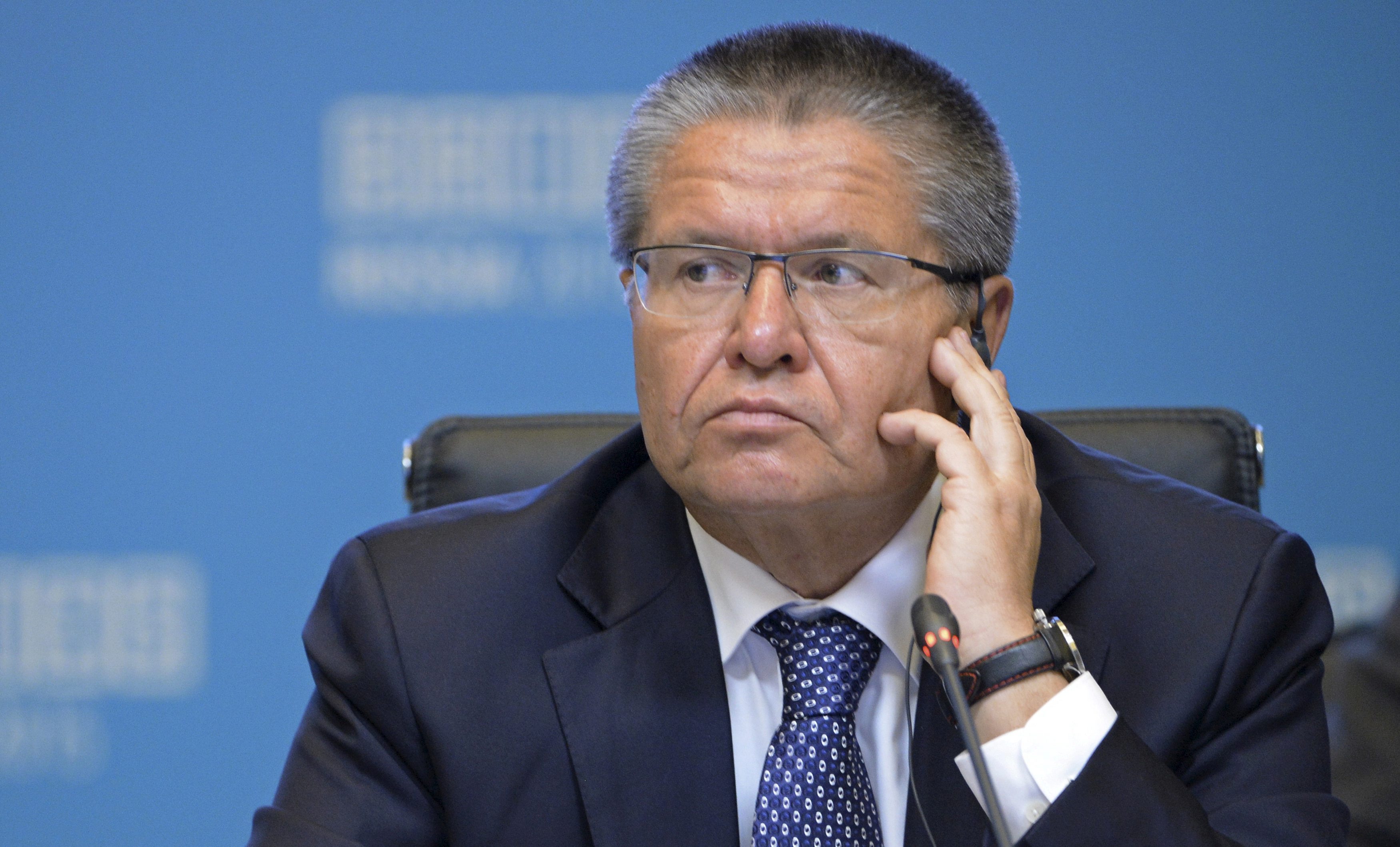 2016-11-15T070355Z_1016783632_S1BEUMXVZFAA_RTRMADP_3_RUSSIA-ULYUKAYEV