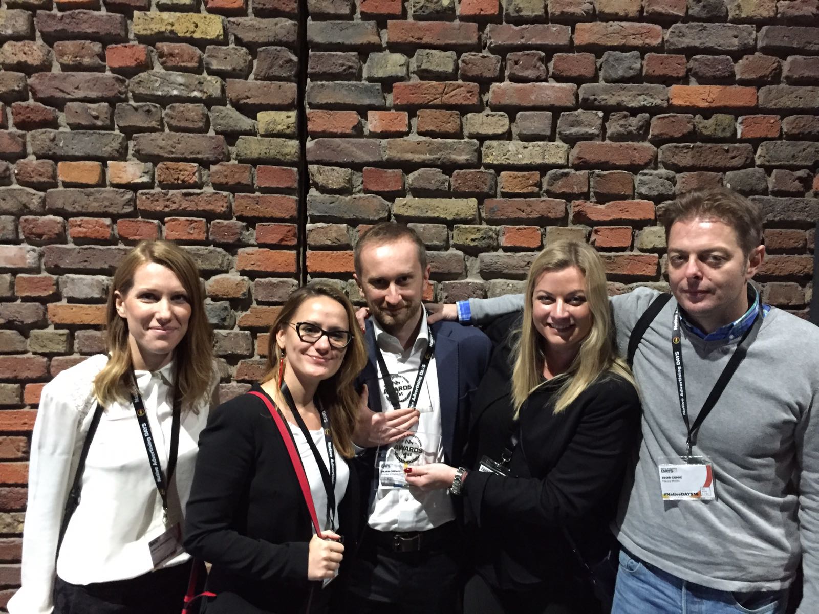 Na fotografiji slijeva nadesno: direktorica prodaje digitalnih medijskih rješenja Stella Antunović, direktorica Native Ad Studija Ana Plišić, direktor digitalnih operacija Dejan Orešković, članica Uprave Ana Hanžeković i Igor Cenić, voditelj odjela marketinga, prodaje i pretplate