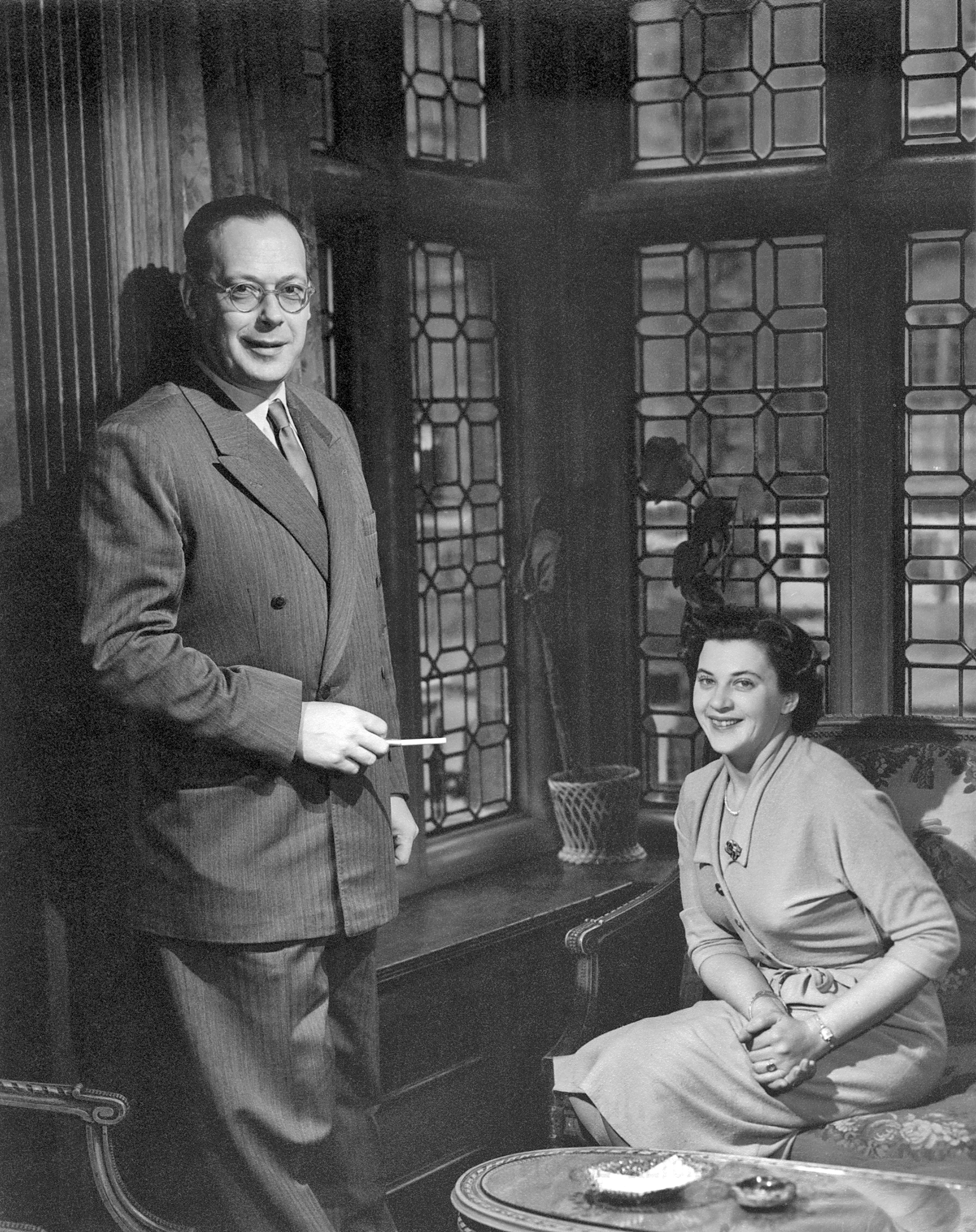 Kao ambasador Jugoslavije u Londonu 1953. godine, sa suprugom Verom. Prije Londona bio je veleposlanik u Rimu