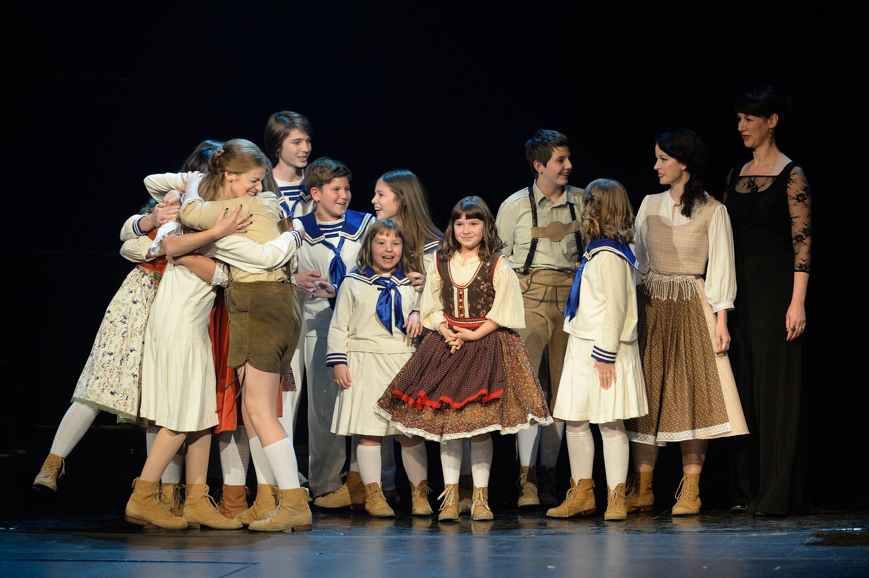 Nagrade hrvatskoga glumišta koje dodjeljuje Hrvatsko društvo dramskih umjetnika (HDDU)  svečano su dodjeljene 24. put u Hrvatskome narodnom kazalištu. Na fotografiji:  Najbolja opereta 'Moje pjesme, moji snovi' Richarda Rodgersa - Oscara Hammersteina II u režiji Nine Kleflin i izvedbi Hrvatskog narodnog kazališta u Osijeku.