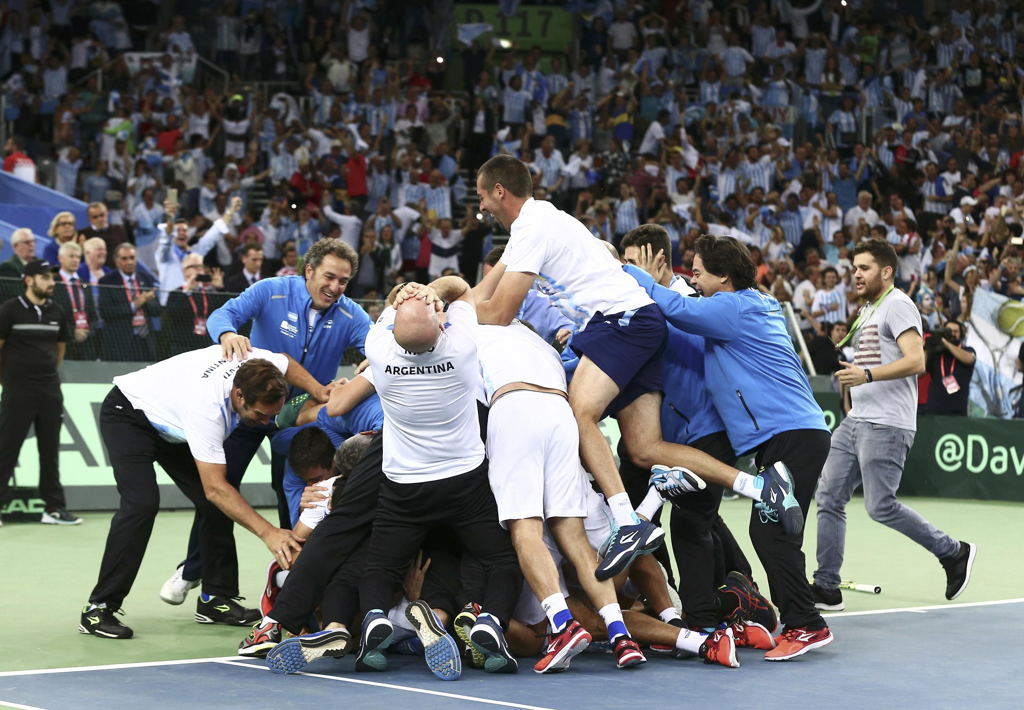 2016-11-27T210046Z_1426612744_LR1ECBR1MCYPL_RTRMADP_3_DAVIS-CUP-FINAL