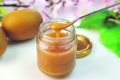 Manuka med:
Med od  “čudotvornog” novozelandskog drva liječi sve