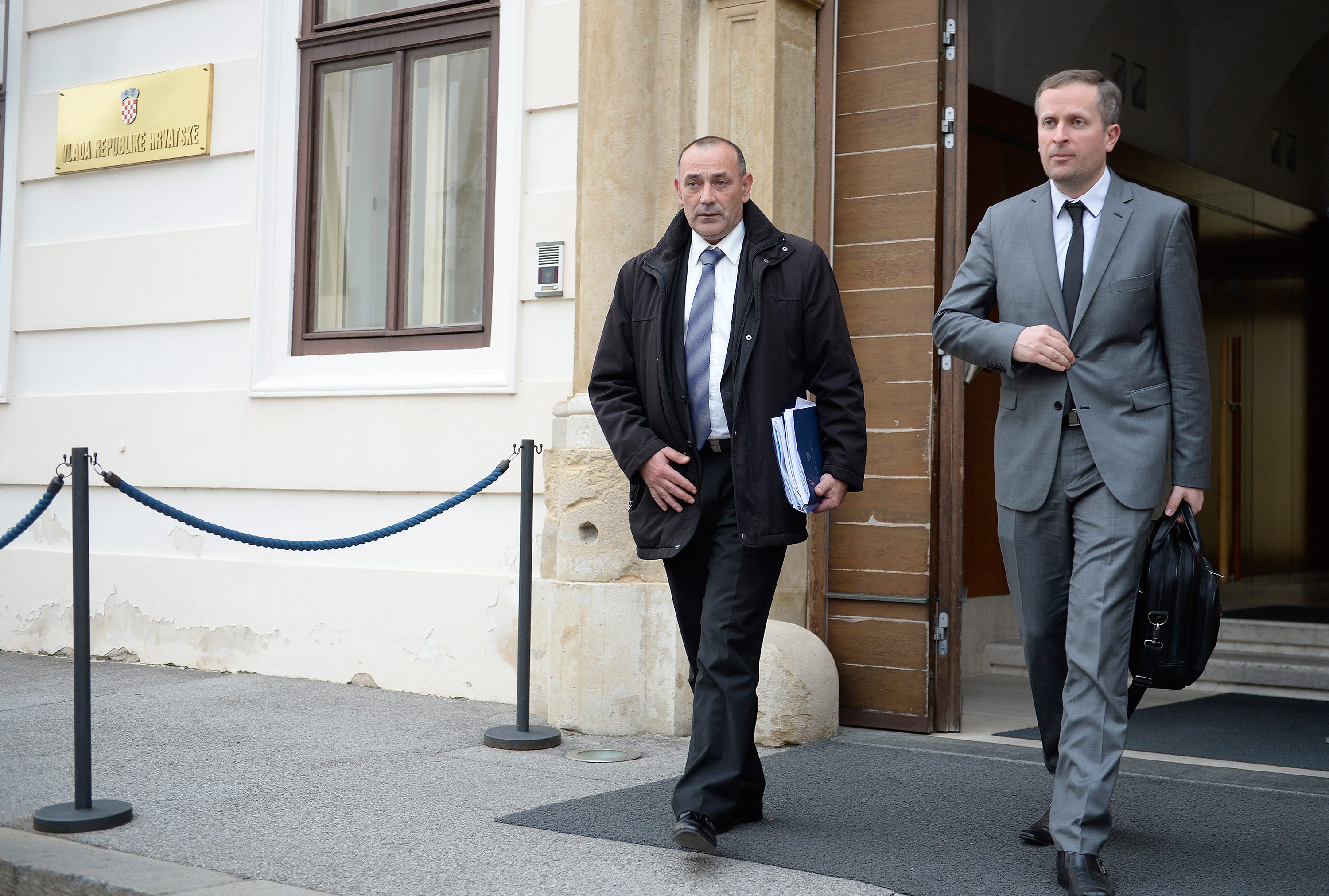 Na fotografiji: Tomo Medved ministar branitelja i Ante Šprlje ministar pravosuđa.