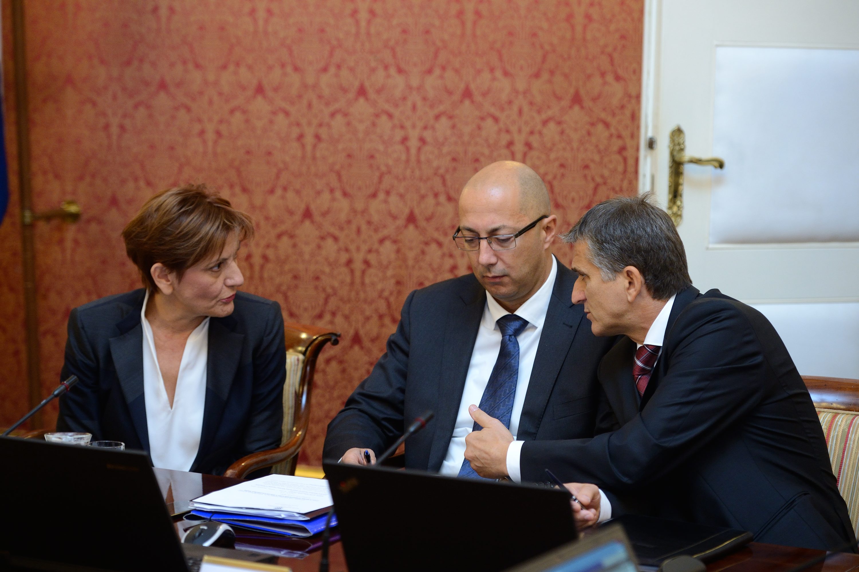 Na fotografiji: Martina Dalić, Ivan Kovačić i Goran Marić