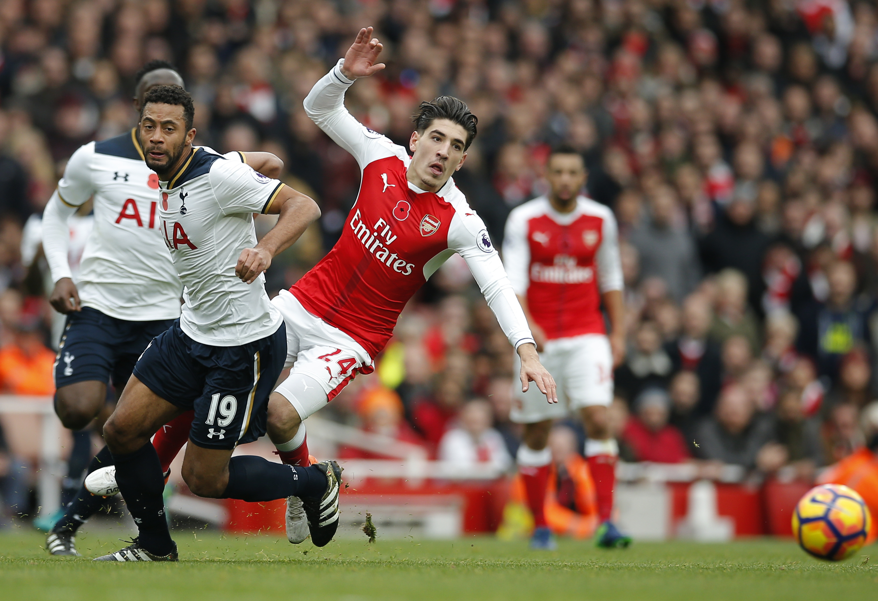 2016-11-06T124550Z_121437950_MT1ACI14663810_RTRMADP_3_SOCCER-ENGLAND-ARS-TOT