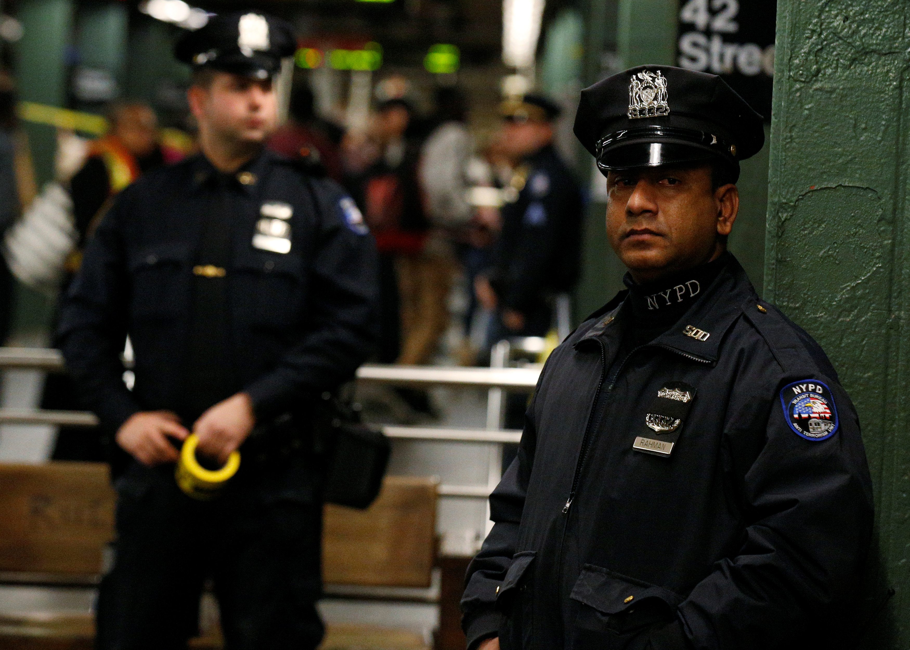 2016-11-07T214943Z_2130616355_S1AEULNOCTAB_RTRMADP_3_NEW-YORK-SUBWAY