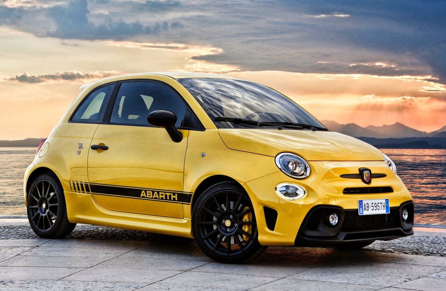 Fiat-595_Abarth-2017-1600-01