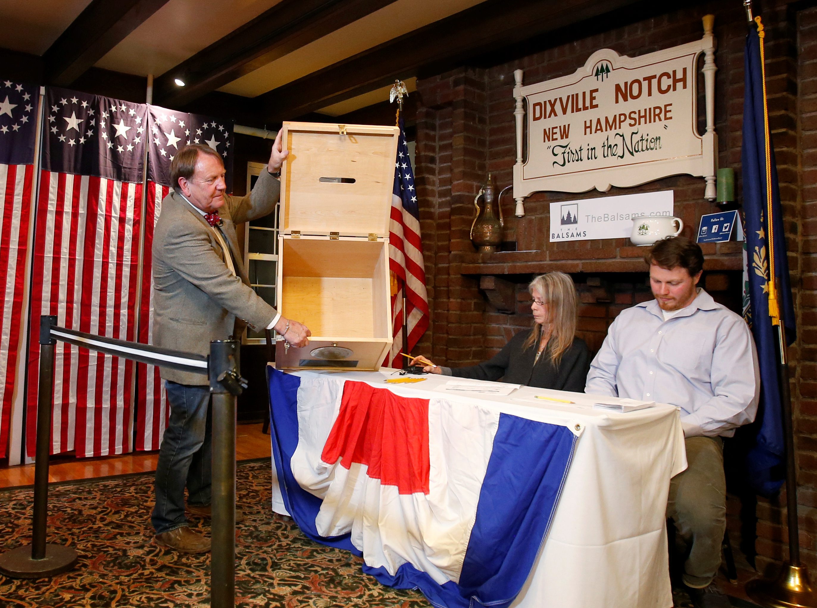 2016-11-08T054313Z_740477419_S1AEULPEDLAB_RTRMADP_3_USA-ELECTION-FIRSTVOTING