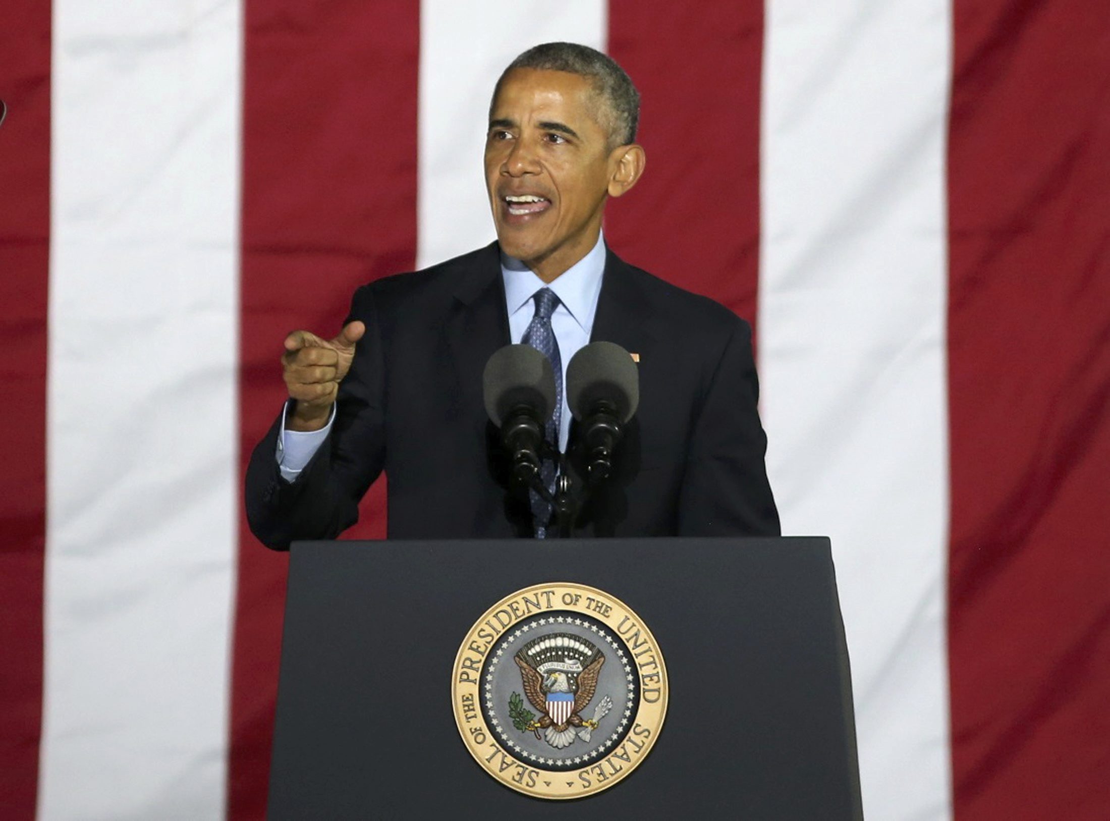 2016-11-08T021312Z_1319224764_HT1ECB8065GCZ_RTRMADP_3_USA-ELECTION-CLINTON