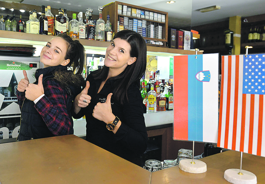 konobarice Ana Pesa i Suzana Mirt