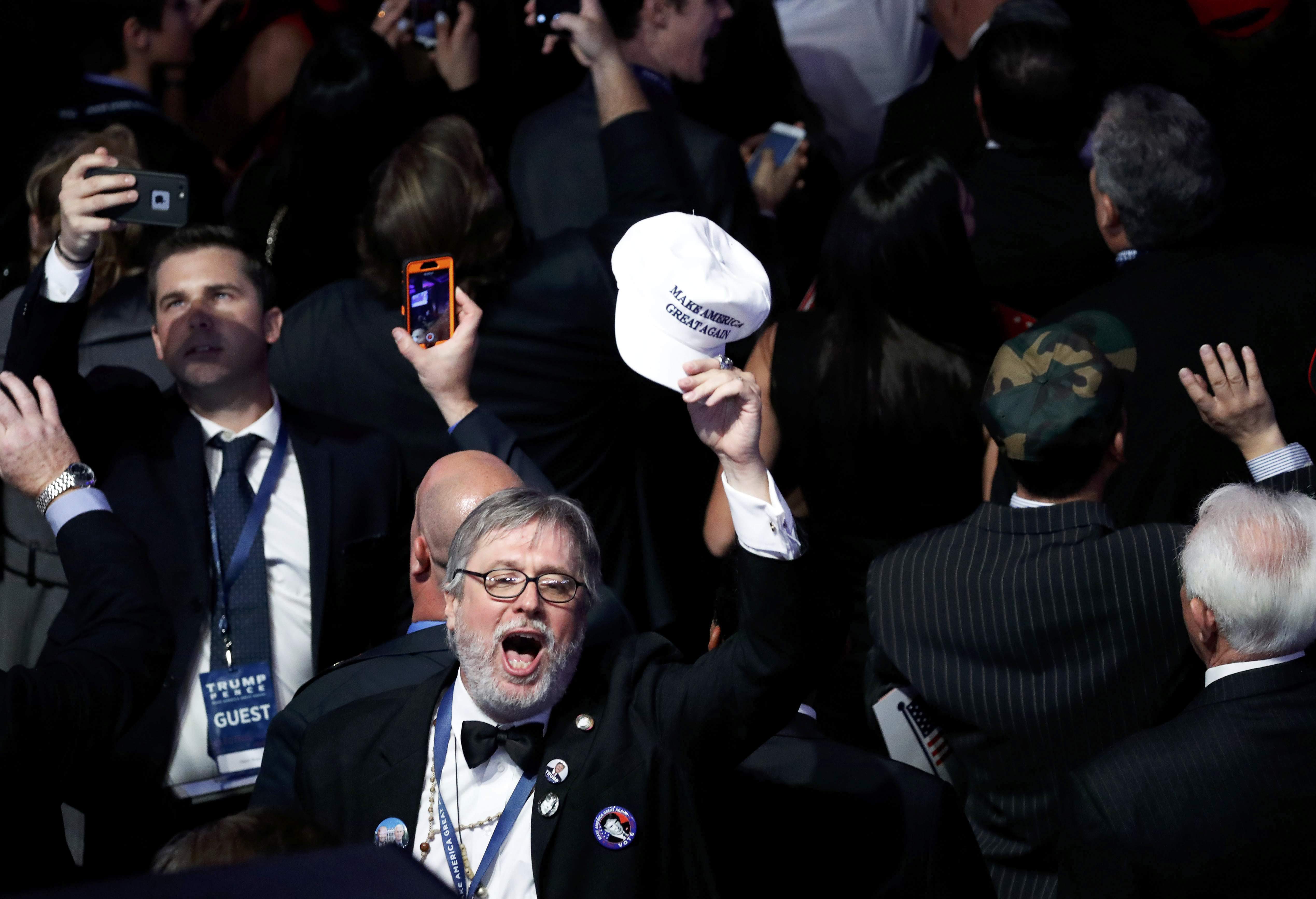 2016-11-09T044710Z_317326435_HT1ECB90DA9OR_RTRMADP_3_USA-ELECTION-TRUMP